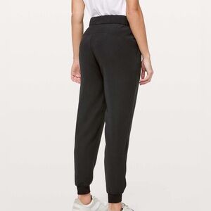 Lululemon On The Fly Black Joggers Size 8 Yoga Athletic Preppy